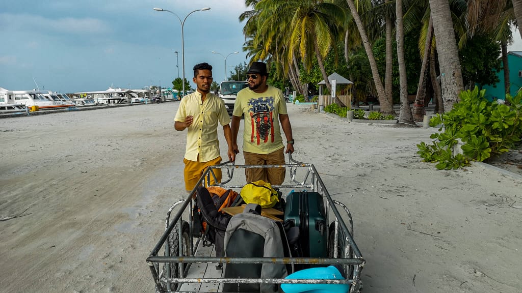 luggagecarrier_maafushi_maldives