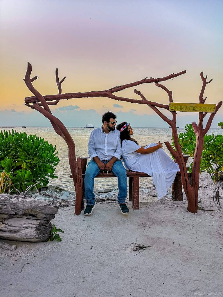 Maldives_Sunset_Travel couple